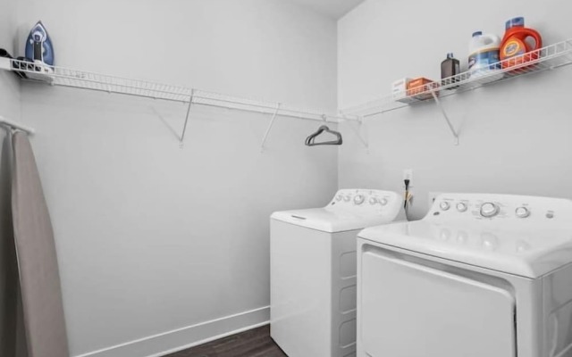CozySuites Stunning 4BR near WholeFoods