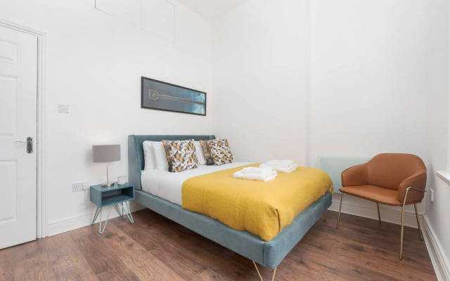 Earl's Court by CAPITAL 121 Courtyard