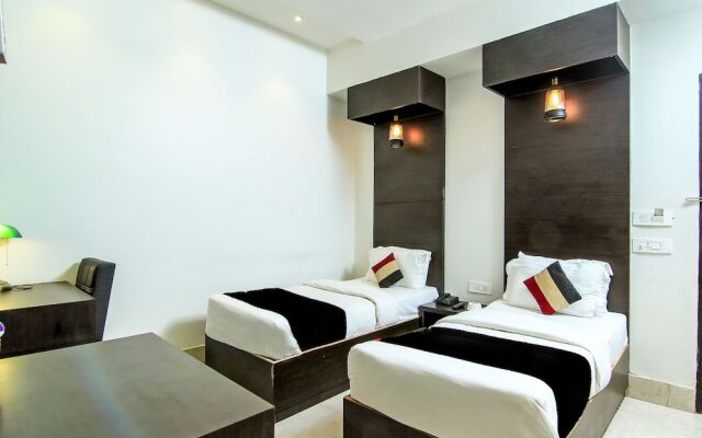 Capital O 28615 Hotel Crossroad