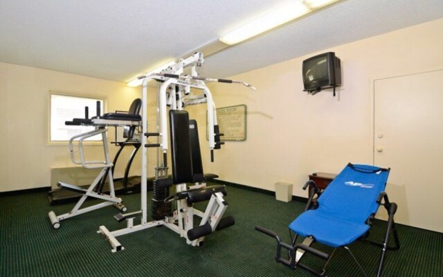 Motel 6 Sandersville, GA