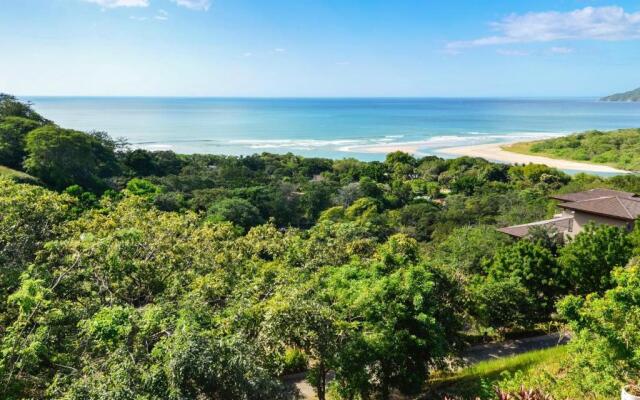 Casa Lomas del Mar: Contemporary 3-BR in El Tesoro with Infinity Pool & Ocean Views