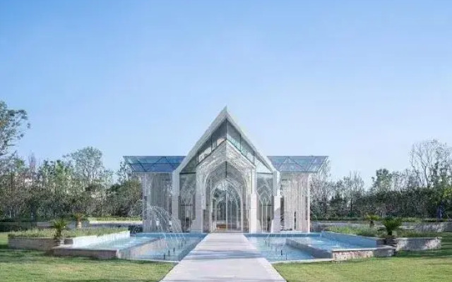 Zhengzhou Yinji Ice and Snow Hotel