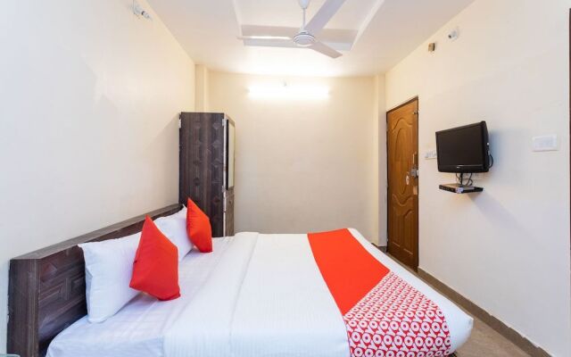 OYO 36211 Hotel Padma Palace