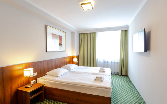Hit Hotel
