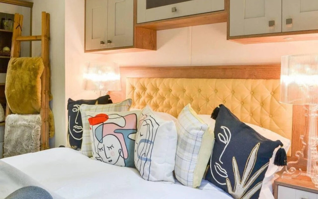 Luxury Boutique Style Lodge With hot tub