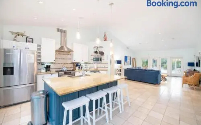 Great Escape-4BR by Grand Cayman Villas & Condos