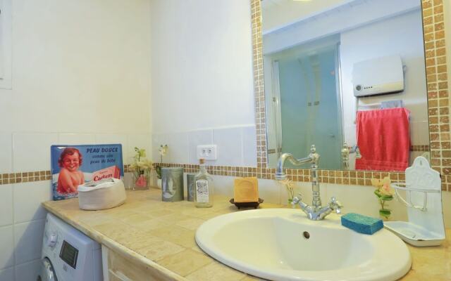 Lovely Villa in Buisson With Private Swimming Pool