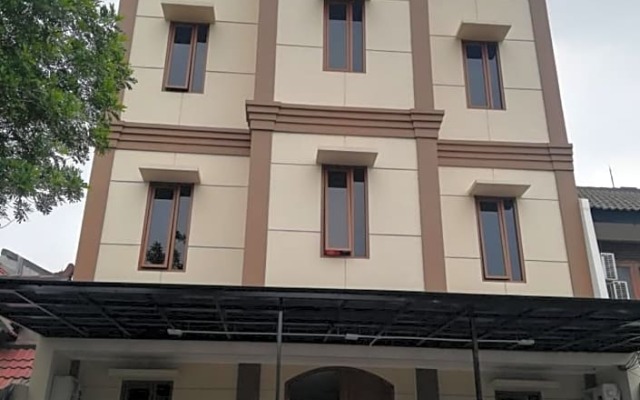 OYO Life 2594 Kost Azarina Syariah