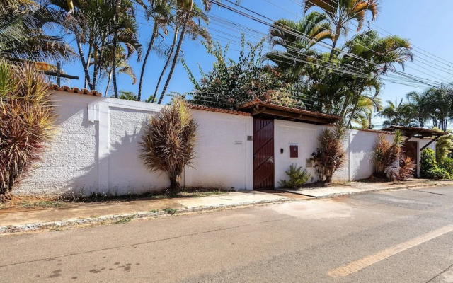 Charming House w/ BBQ in Vila Planalto Act029