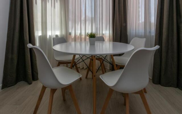 Beachfront 1BR Centre - Las Palmeras