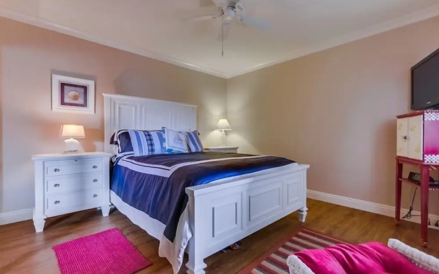 Work-Friendly Oceanfront Condo with Pool and Spa Access SURF25 by RedAwning
