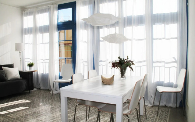 Apartamento con Inmejorable UbicaciÃ³n al lado de Las Ramblas