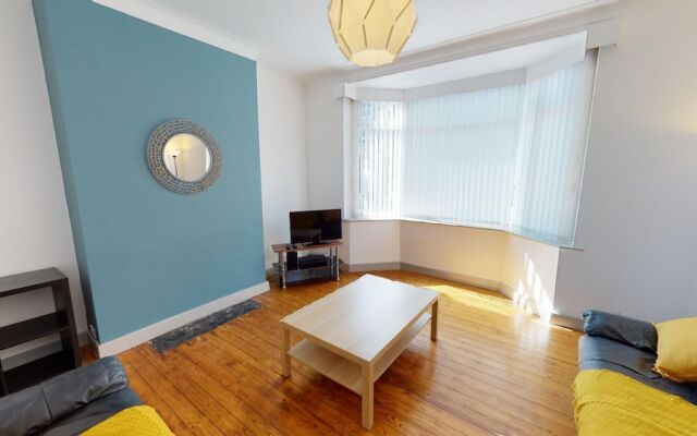 Stunning City Centre-uni Town House