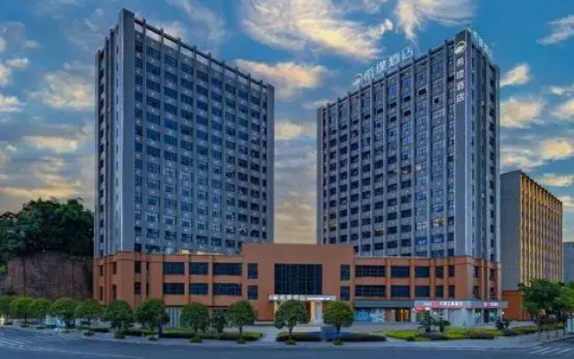 Xipu Hotel (Enshi Airport Railway Station Branch)
