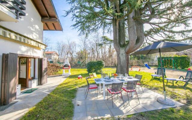 Cedar House Villa Few Minutes From Lake