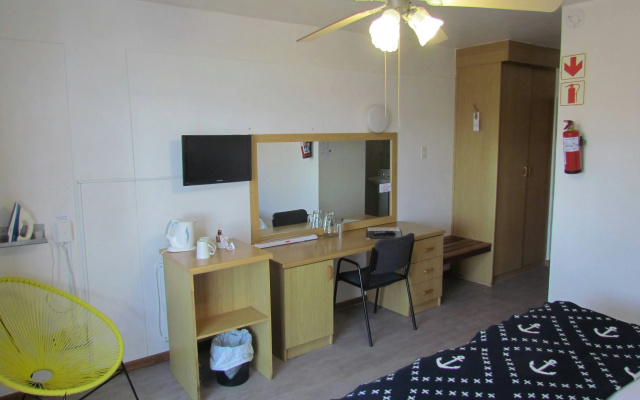 Hoedjiesbaai Hotel