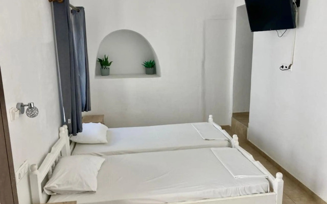 Pals Studios Pefkos