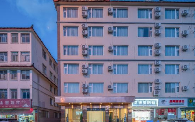 Yicheng Hotel (Lijiang Ancient City Airport Bus Station)