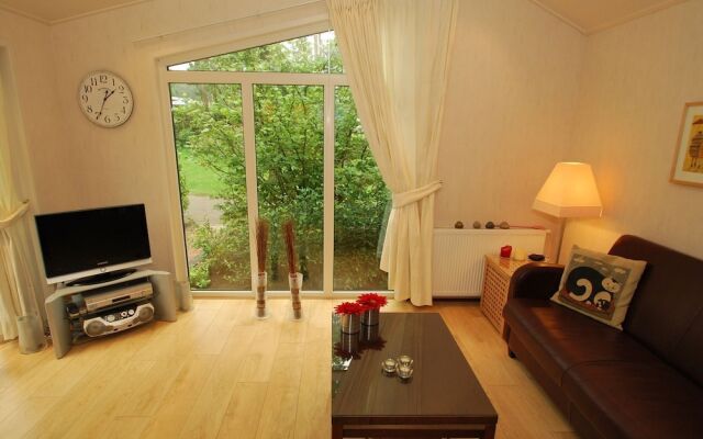 Tidy chalet with garden and WiFi, close to Park De Veluwe