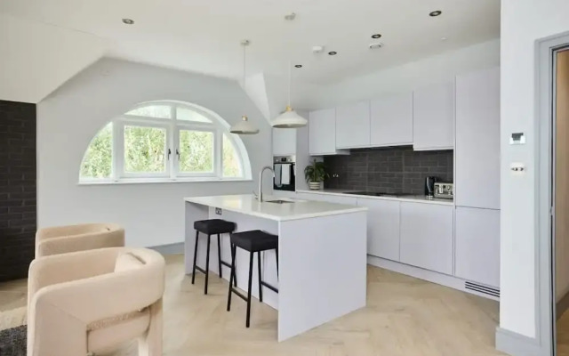 The Putney Sanctum - Beckoning 2bdr Flat With Balcony