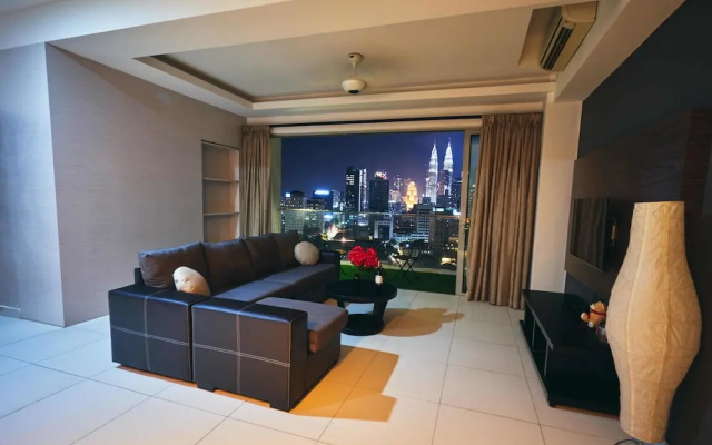 Regalia Residence @ KLCC View Sky Pool by KC