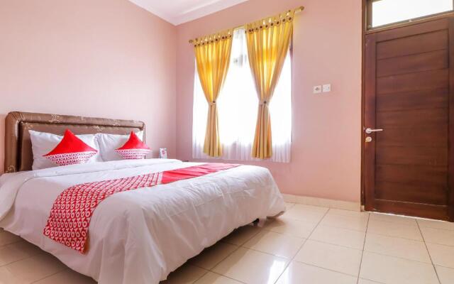 OYO 2456 Purnama House Kuta