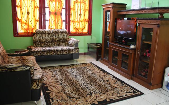 Villa Kota Bunga Camelia