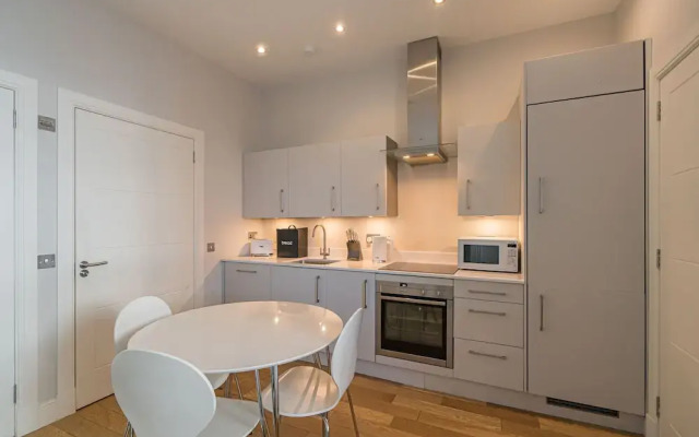 Modern 2BR Mews House