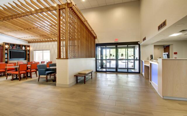 Holiday Inn Express & Suites Aurora - Naperville by IHG