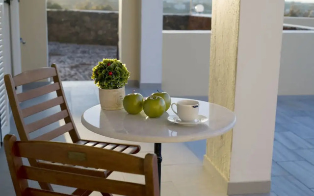 Pithos Apartments