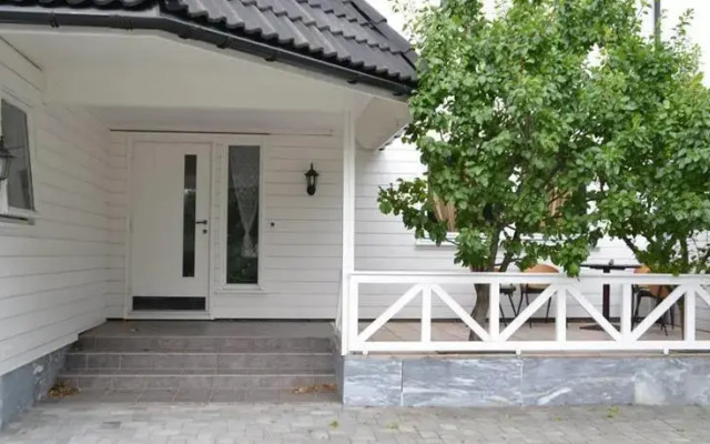 Leknes Home