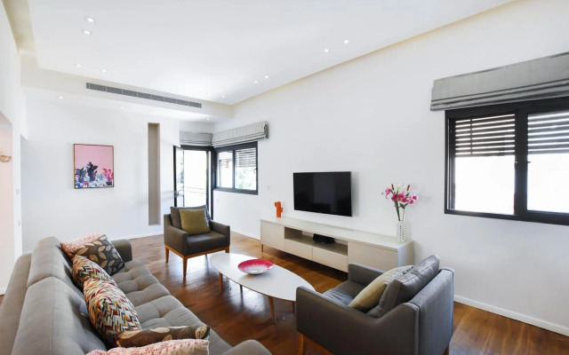 Serene 2BR in Dizengoff Square by HolyGuest