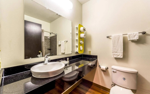 Motel 6 Jourdanton, TX