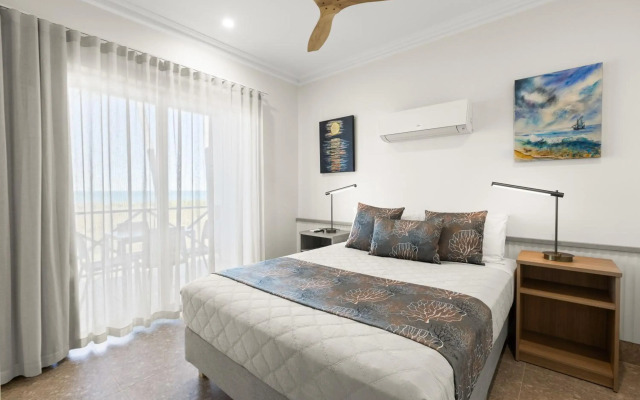 Moonlight Bay Suites