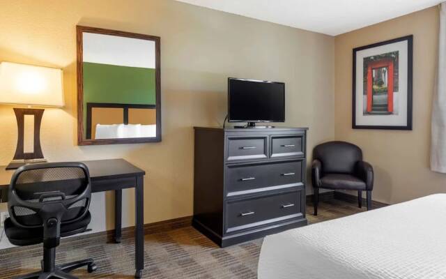 Relax Suites Extended Stay - La Mirada