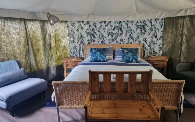 The Little Hide - Adult Only Camping Pods