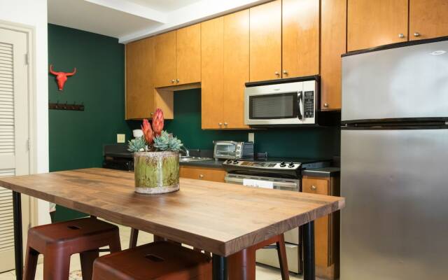 Chic West Campus Apts by WanderJaunt