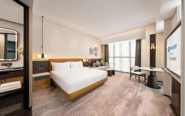 Wyndham Leshan Downtown