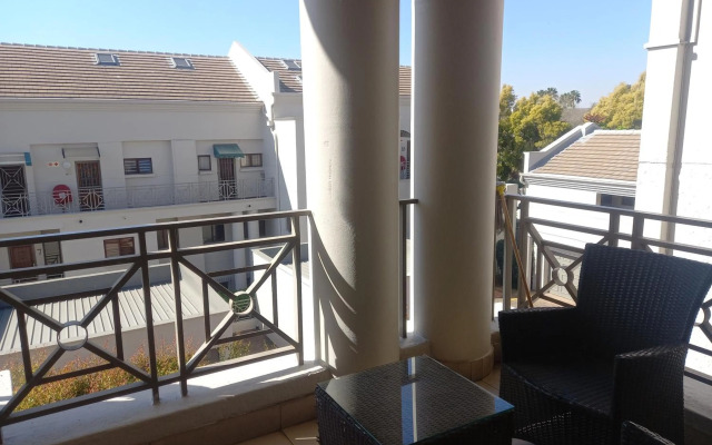 Mount Royal 31 - Large 1 bed with balcony