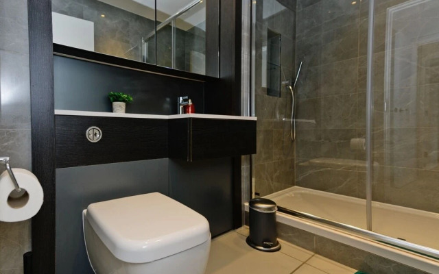 Executive Apartment Near Chiswick and Kew Gardens