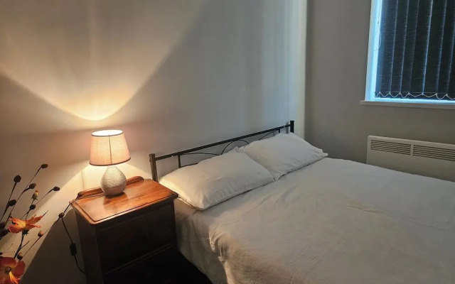 Charming Oxford Apartment in Telford - Flat 2