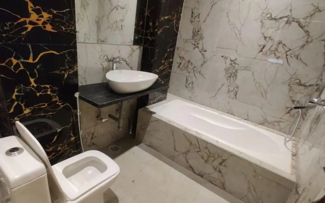 OYO 8743 Hotel Ravi Palace