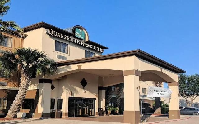 Quality Inn & Suites, Near University