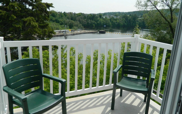 Hill Top Motel & Restaurant