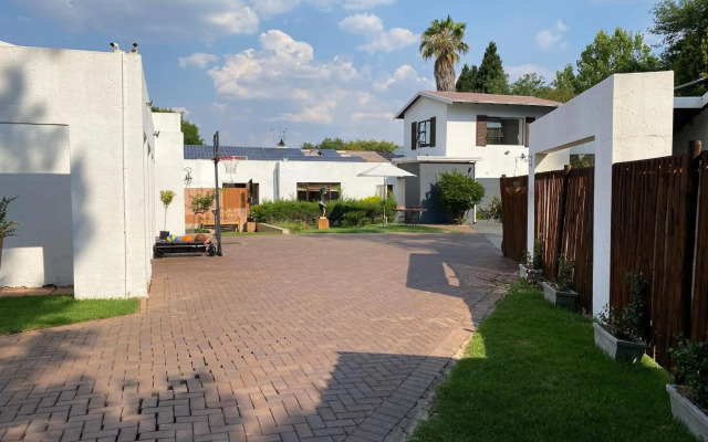 The Ridgeback, 4 Bedroom House Bryanston