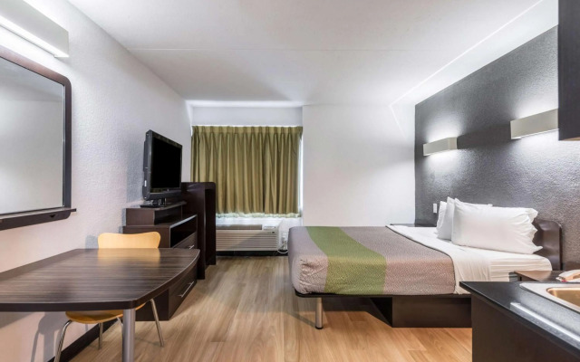 Studio 6 Indianapolis, IN