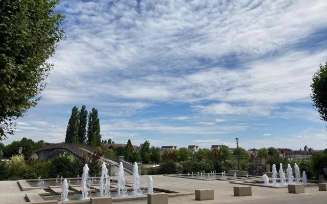 Et au pied coule une rivière, situation et vue idéales