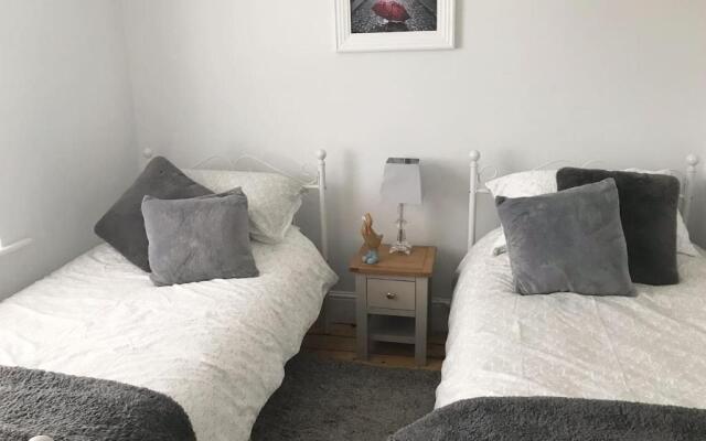 143 New Road Porthcawl
