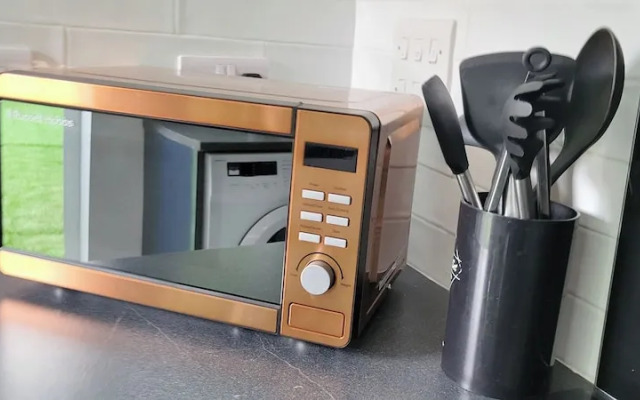 Dagenham - House - Sleeps 4 - Garden - City Centre