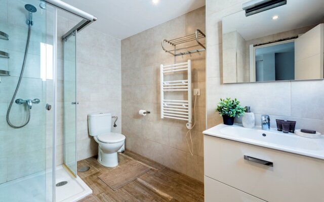 Cozy 1 BD Apartment in Perfect Location. Albareda II